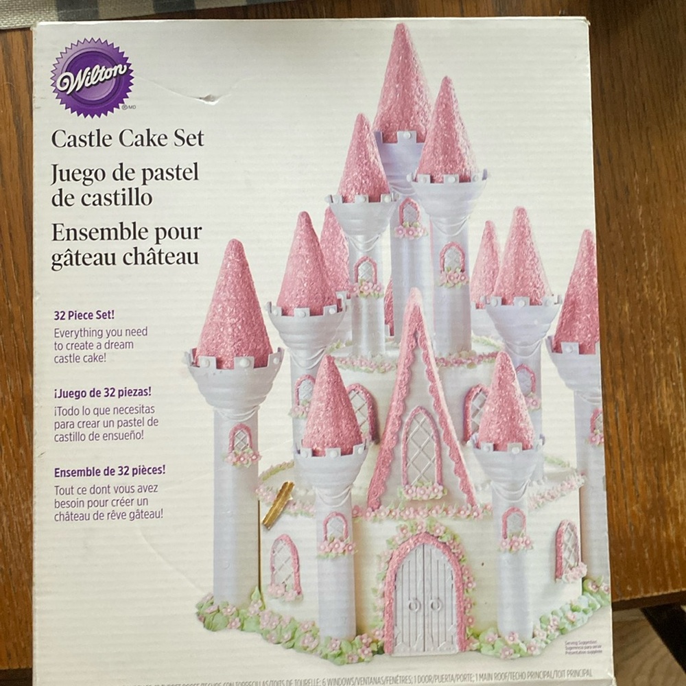 Wilton Castle Cake Set
